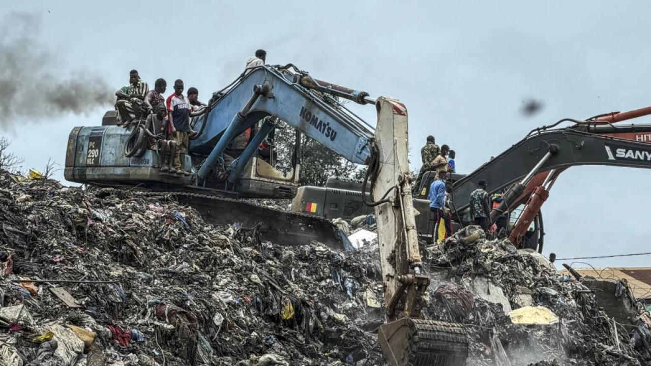Guinée : Mamadi Doumbouya se rend sur le site de l’éboulement de Dar-es-Salam