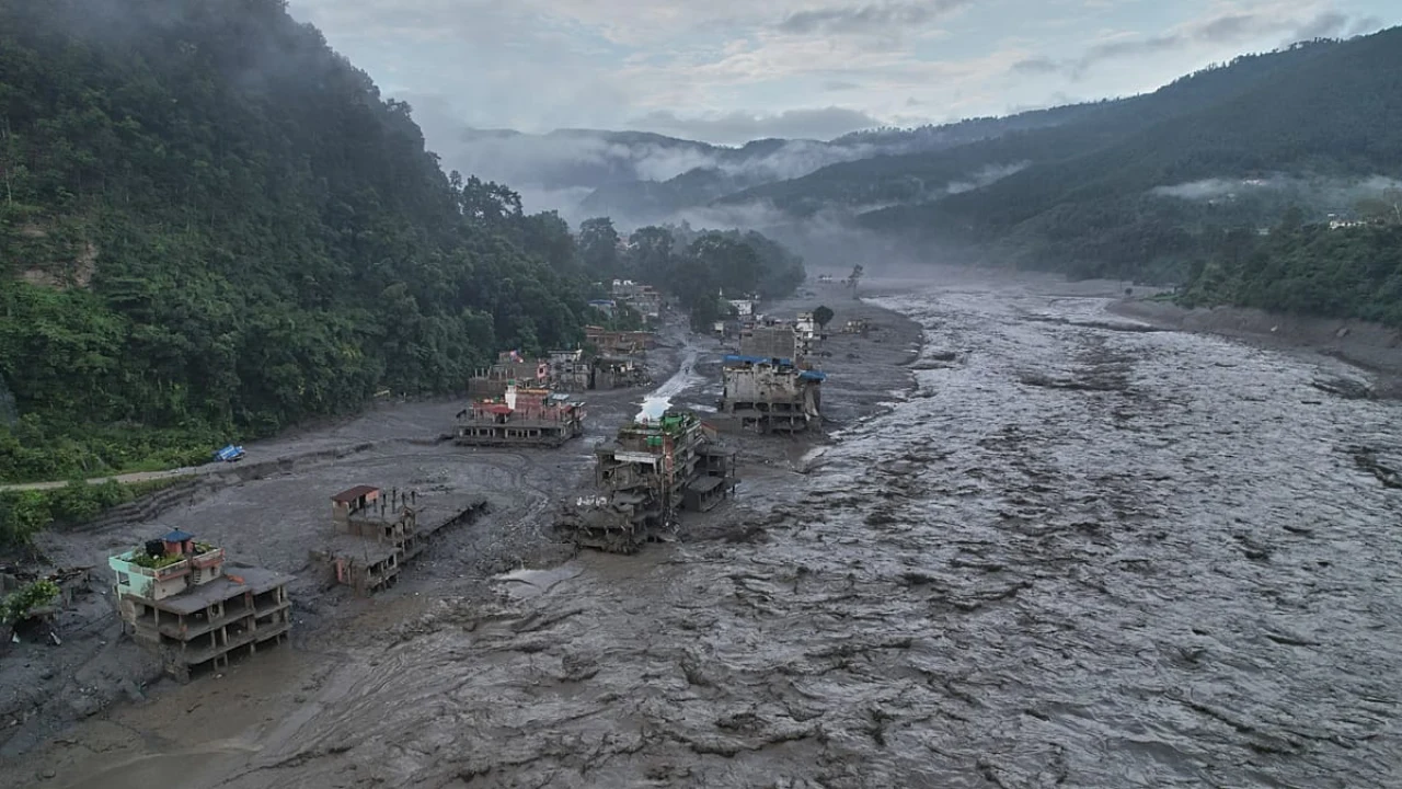 Népal : alerte à de possibles nouvelles crues, les secours mobilisés