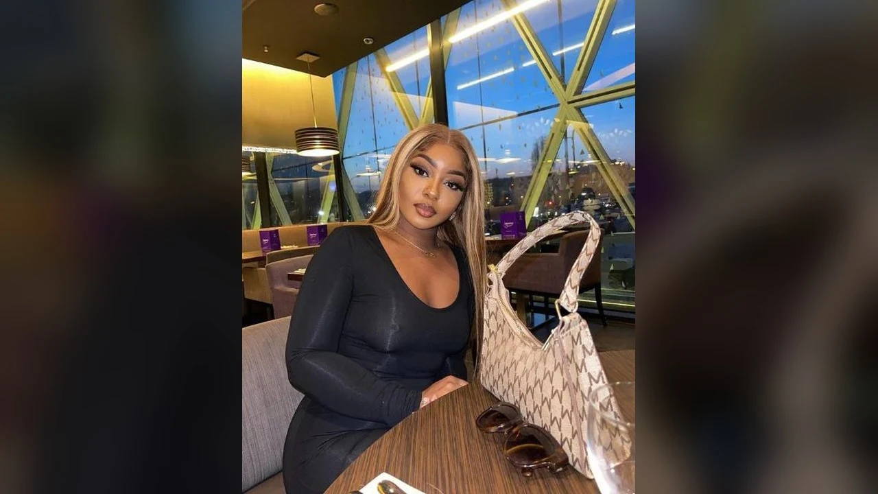 Adama Gueye, connue sous le nom d’Adaa_bellefleur, rassemble une audience sur les réseaux sociaux