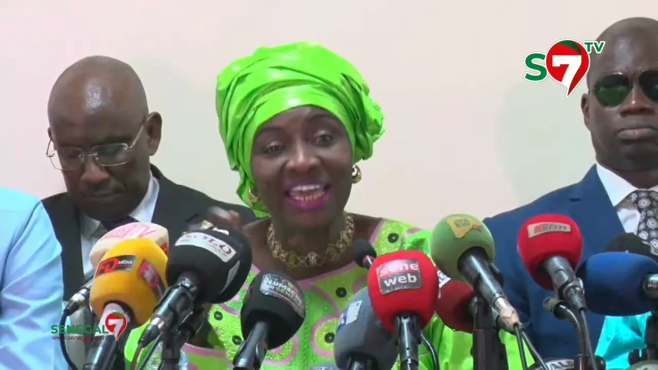 LFR 2026 : Aminata Touré accuse Pastef de menacer les paiements aux entreprises et les projets publics